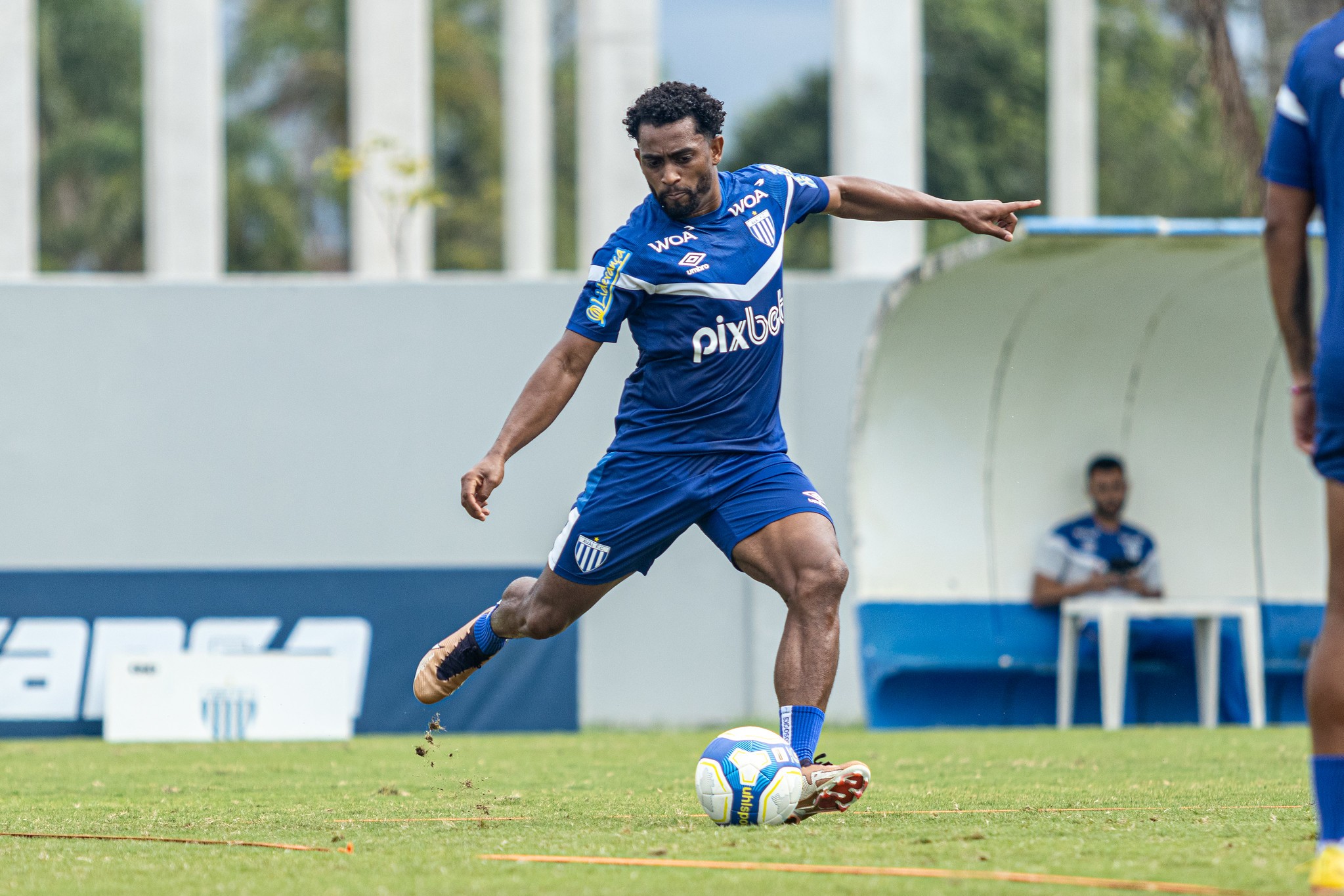 Chapecoense negocia a contratação de Marcos Vinícius, lateral-direito do Avaí