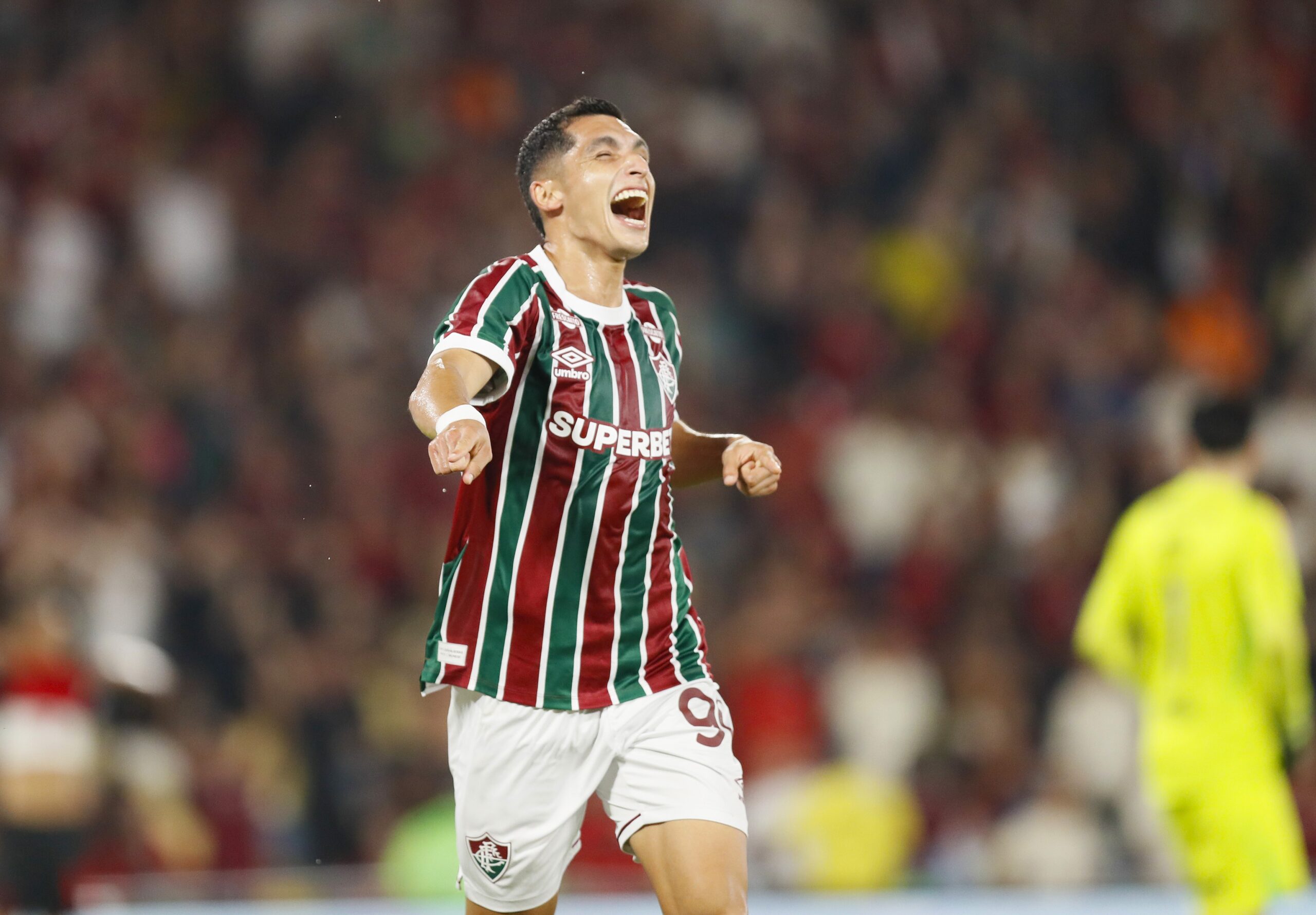 Serna muda status no Fluminense e persegue marcas de Arias e Conca