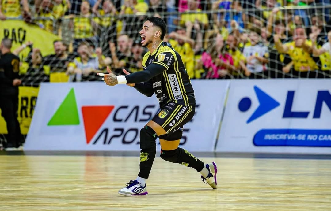 Eleito melhor goleiro da LNF, Nicolas, de Mogi das Cruzes, verá de fora da quadra busca pelo hexa do Jaraguá