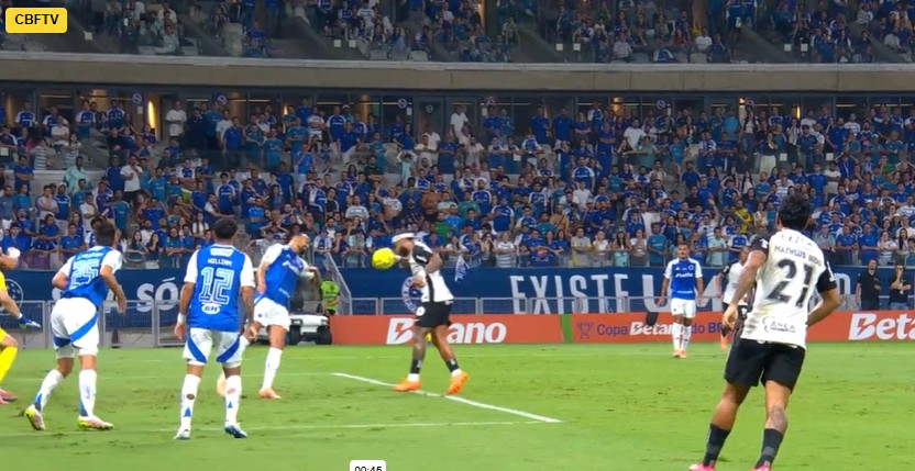 Cruzeiro formaliza reclamação na CBF contra gol de Memphis e cartão de Lucas Romero