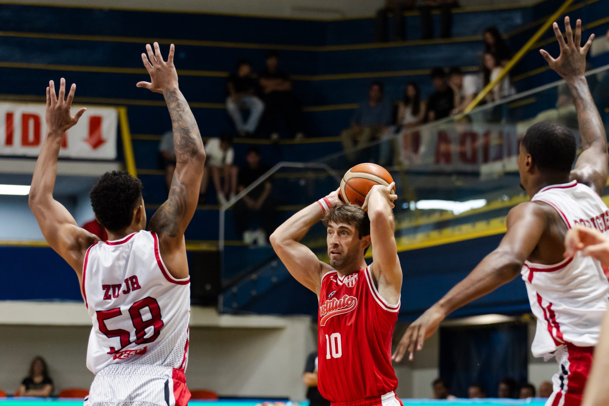 Franca “apaga” na reta final e perde para Instituto Córdoba-ARG em estreia na BCLA 2025/2026