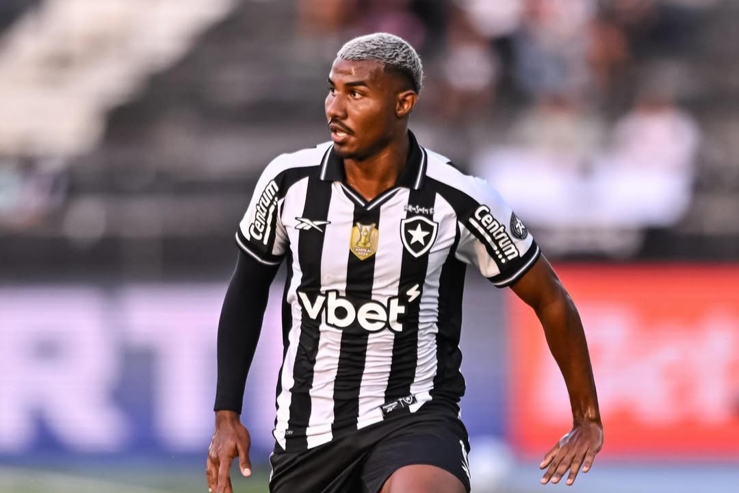 Cuiabano fica? Botafogo tenta convencer Forest a estender empréstimo do lateral