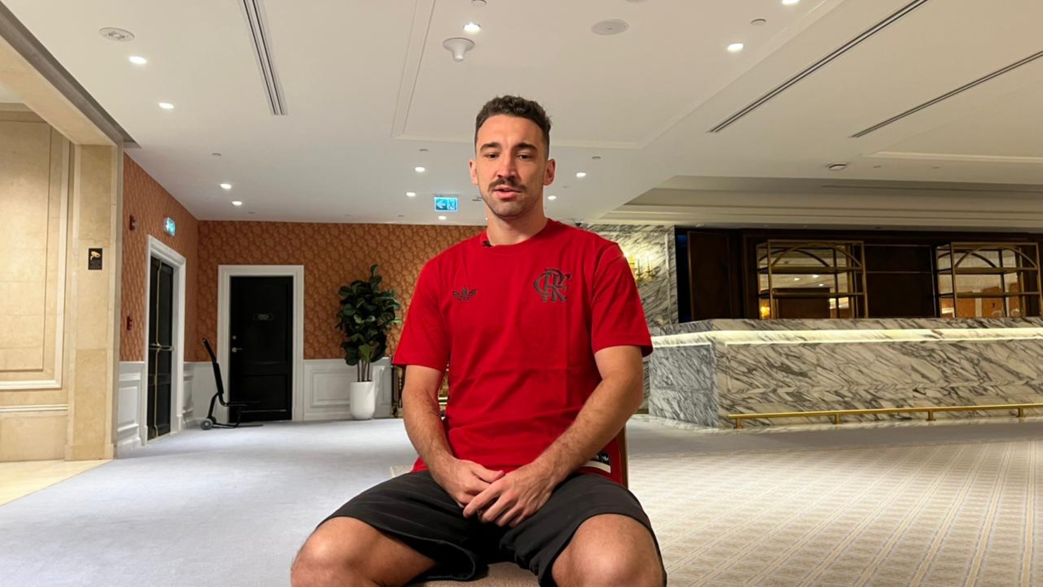 Léo Ortiz vive expectativa de retorno no Flamengo, sonha com Seleção e não fecha as portas para a Europa