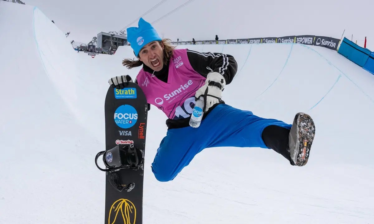 Pat Burgener conquista 4º lugar histórico em etapa da Copa do Mundo de snowboard halfpipe