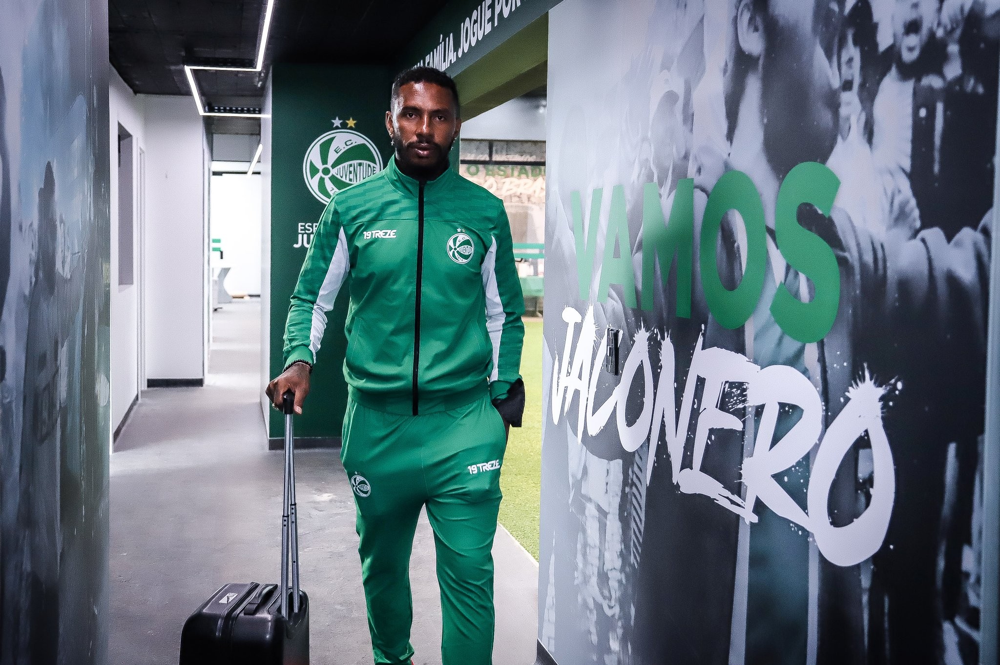 Zagueiro acusado de manipulação vai ao STF para trancar ação penal após decisão sobre cartões