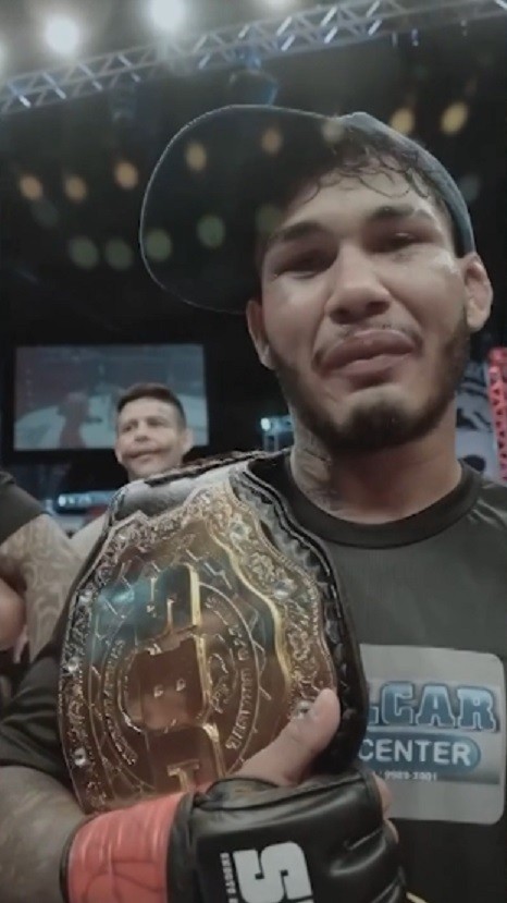 “Só queria pegar nele quando ele fosse meu”, diz Paulo Victor após conquistar cinturão no Shooto 134