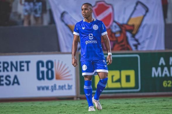 Com passagem no futebol da Albânia e Portugal, atacante Pedro Marinho reforça o Manaus