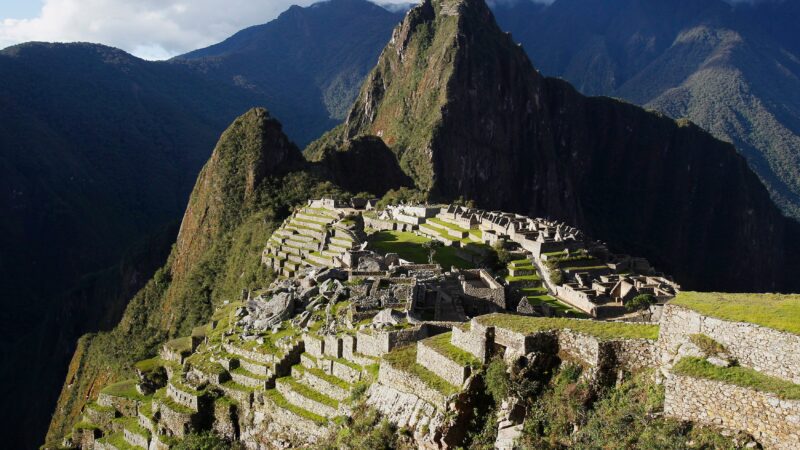 Batida entre trens deixa feridos em rota turística para Machu Picchu, no Peru