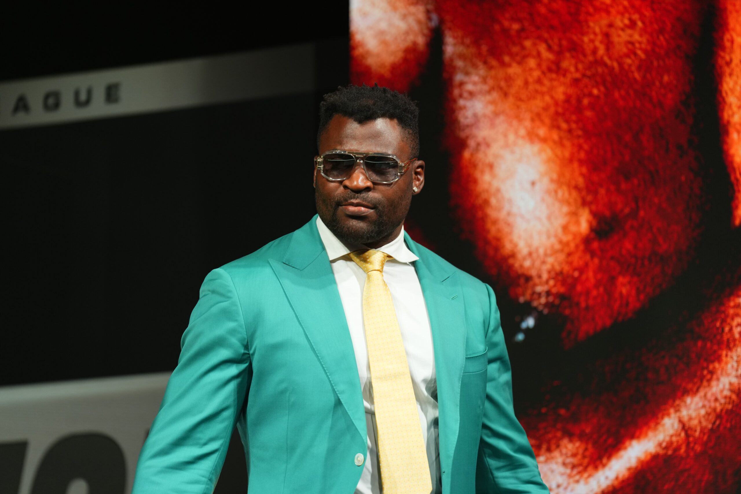 Francis Ngannou aceita desafio de novo campeão da PFL