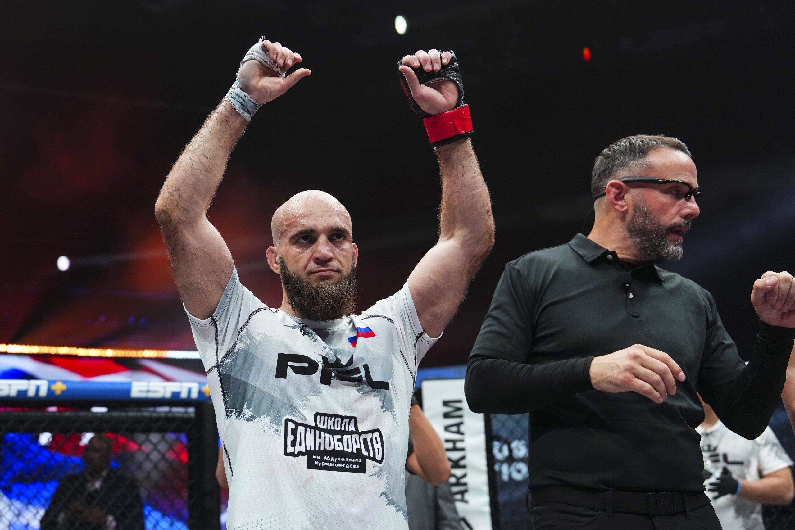 Campeão da PFL recebe suspensão de um ano por doping