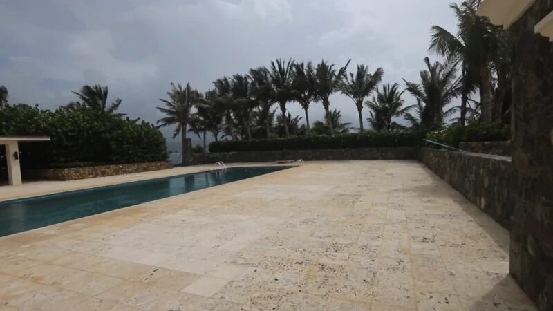 O que revelam as imagens inéditas da ilha onde Jeffrey Epstein cometeu seus crimes sexuais