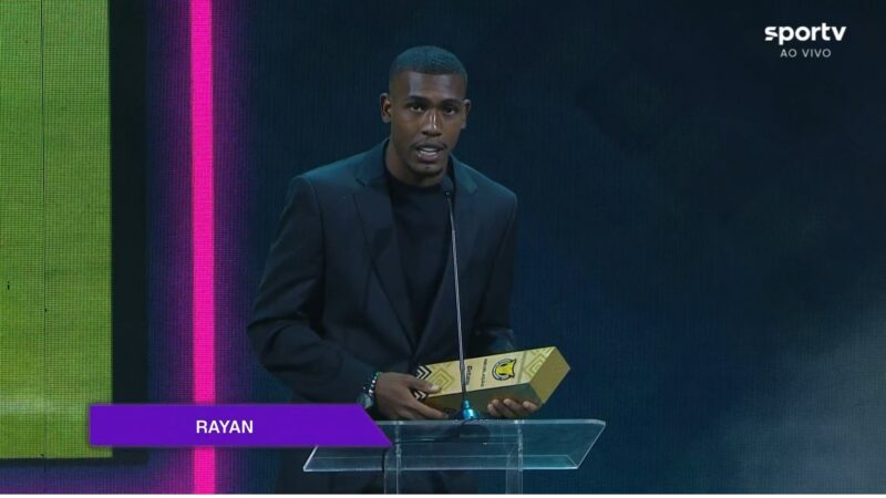 Rayan, do Vasco, é eleito a revelação do Brasileirão 2025