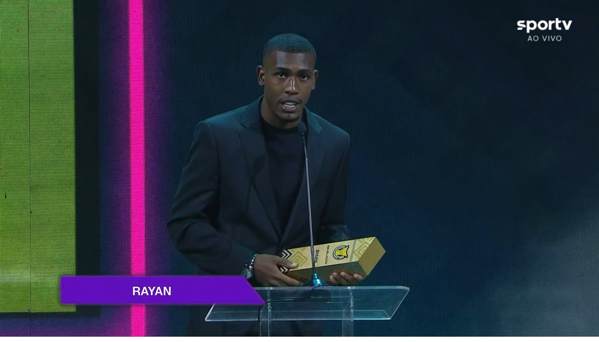 Rayan, do Vasco, é eleito a revelação do Brasileirão 2025