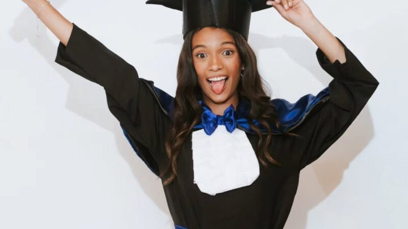 Rayssa Leal divulga último boletim e celebra conclusão do Ensino Médio