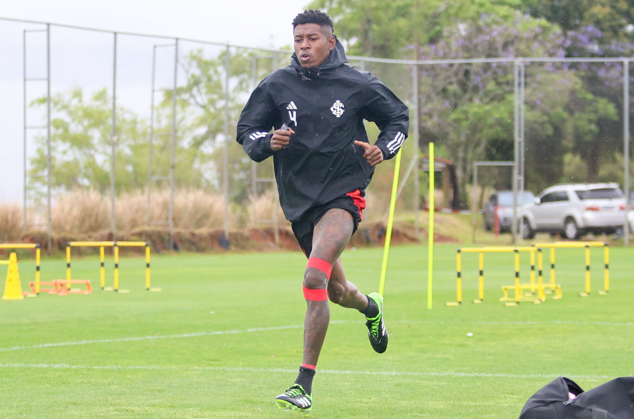 Cruzeiro tem zaga entre prioridades no mercado; Vitão agrada, mas cenário é complexo