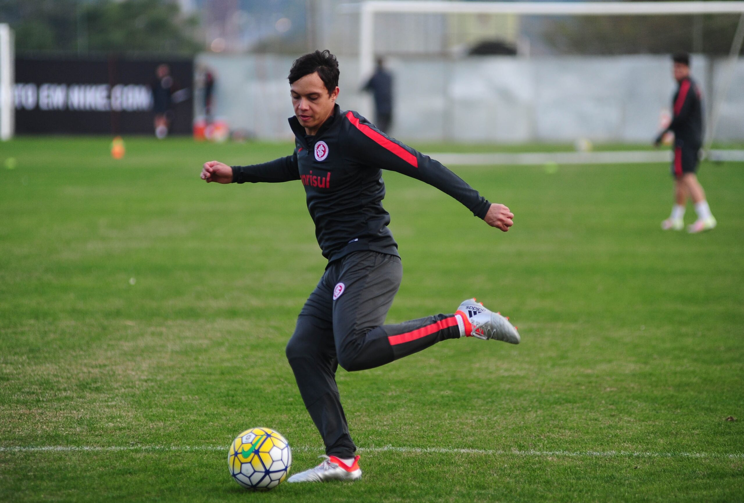 Com ex-Inter na lista, clube anuncia pacotão para volta ao Paulistão após 10 anos