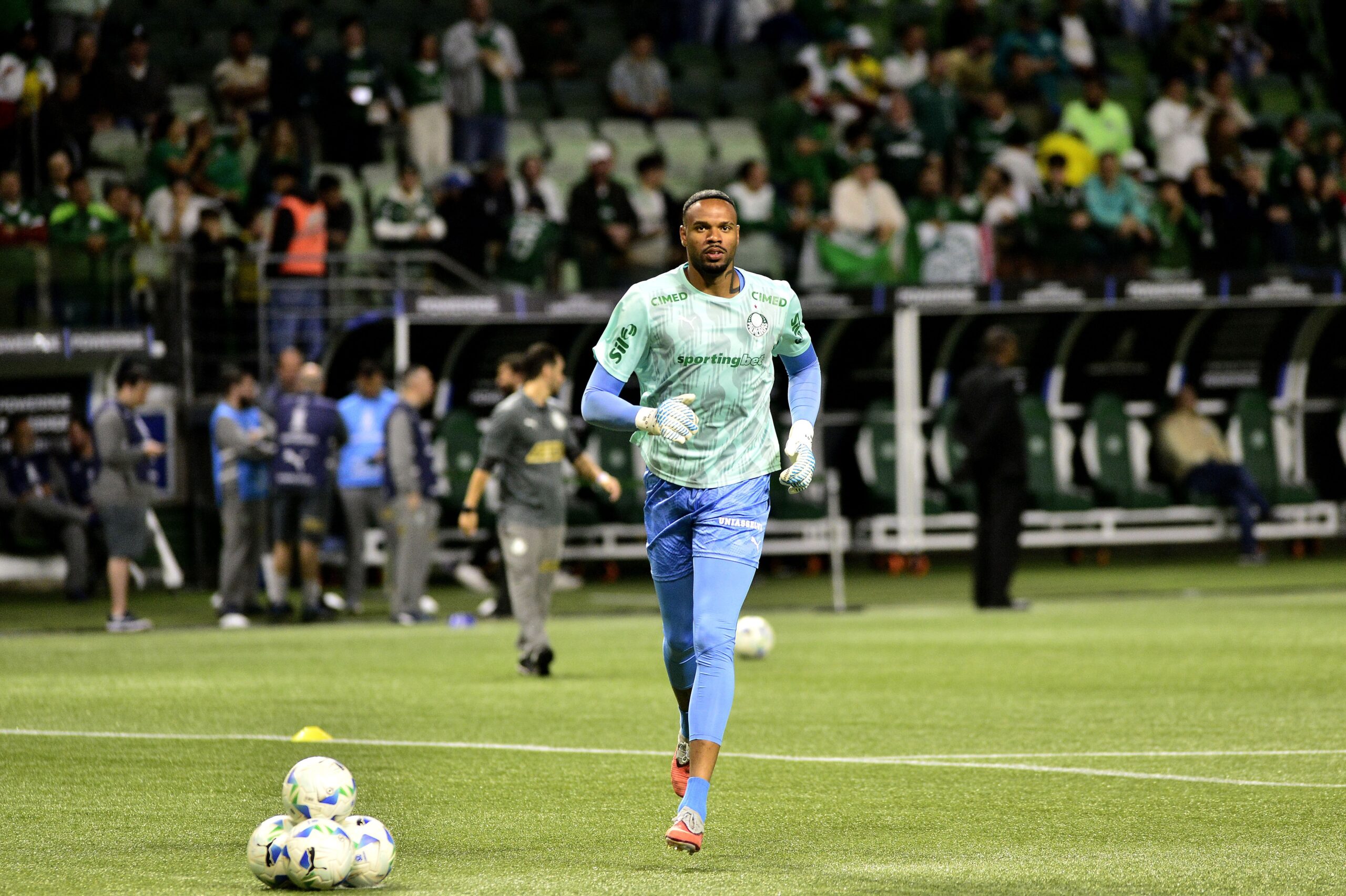 Palmeiras inicia transição no gol, e Carlos Miguel desponta como favorito a ser titular em 2026