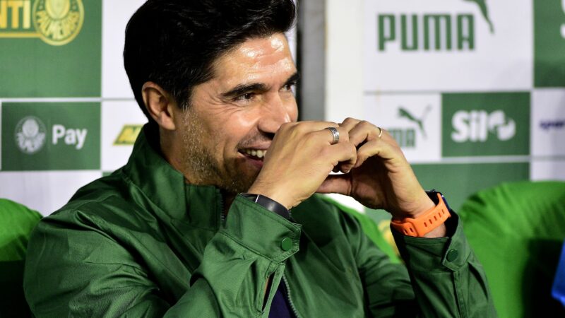 Abel Ferreira deve bater 500 jogos pelo Palmeiras até 2027 e se colocar entre recordistas no Brasil
