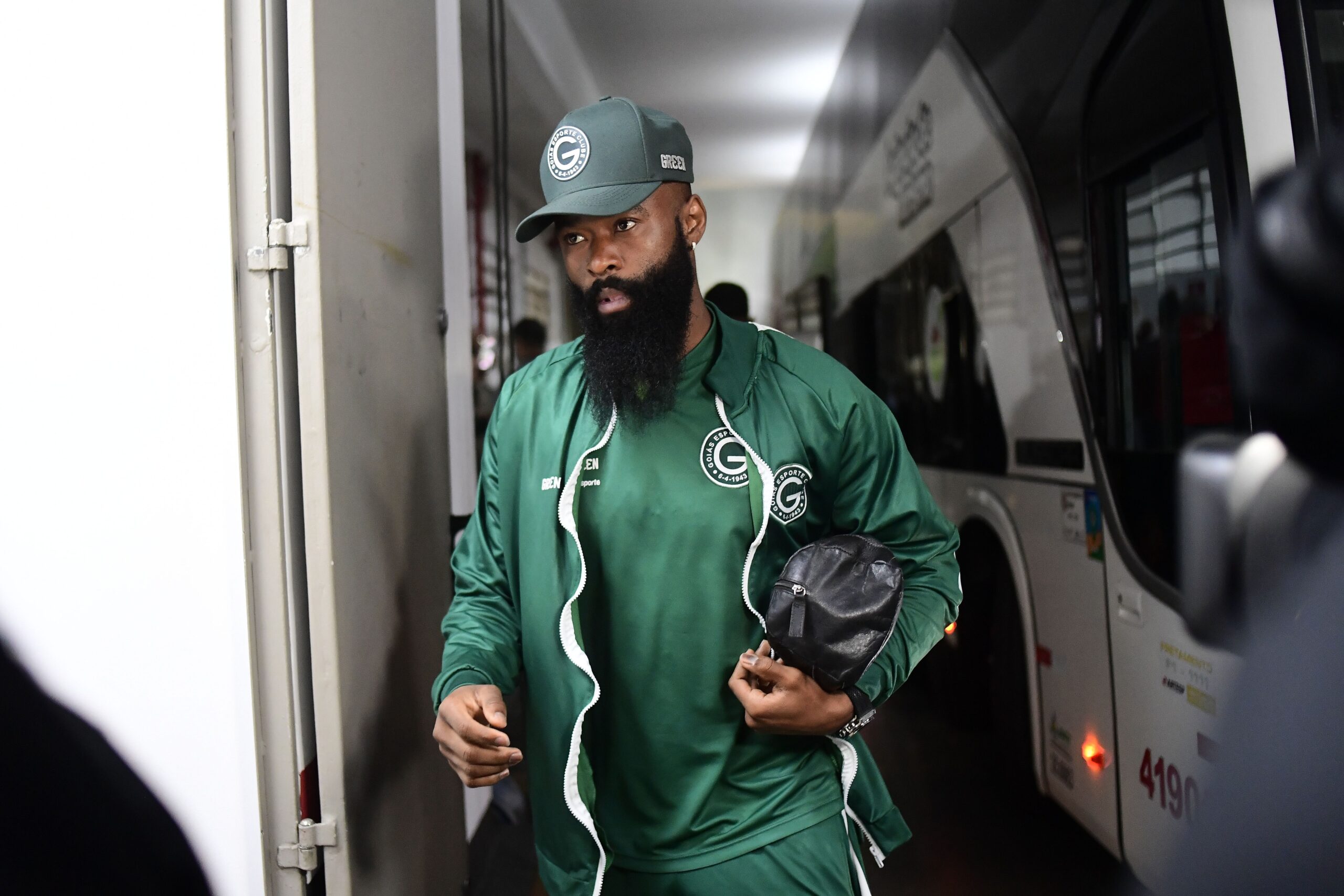 Goiás negocia saídas de jogadores que têm contrato para 2026