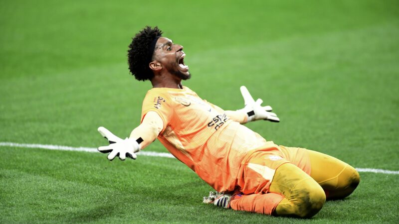 Herói, Hugo se vê no auge e sonha com título pelo Corinthians: “Fazer um ano doloroso ser histórico”