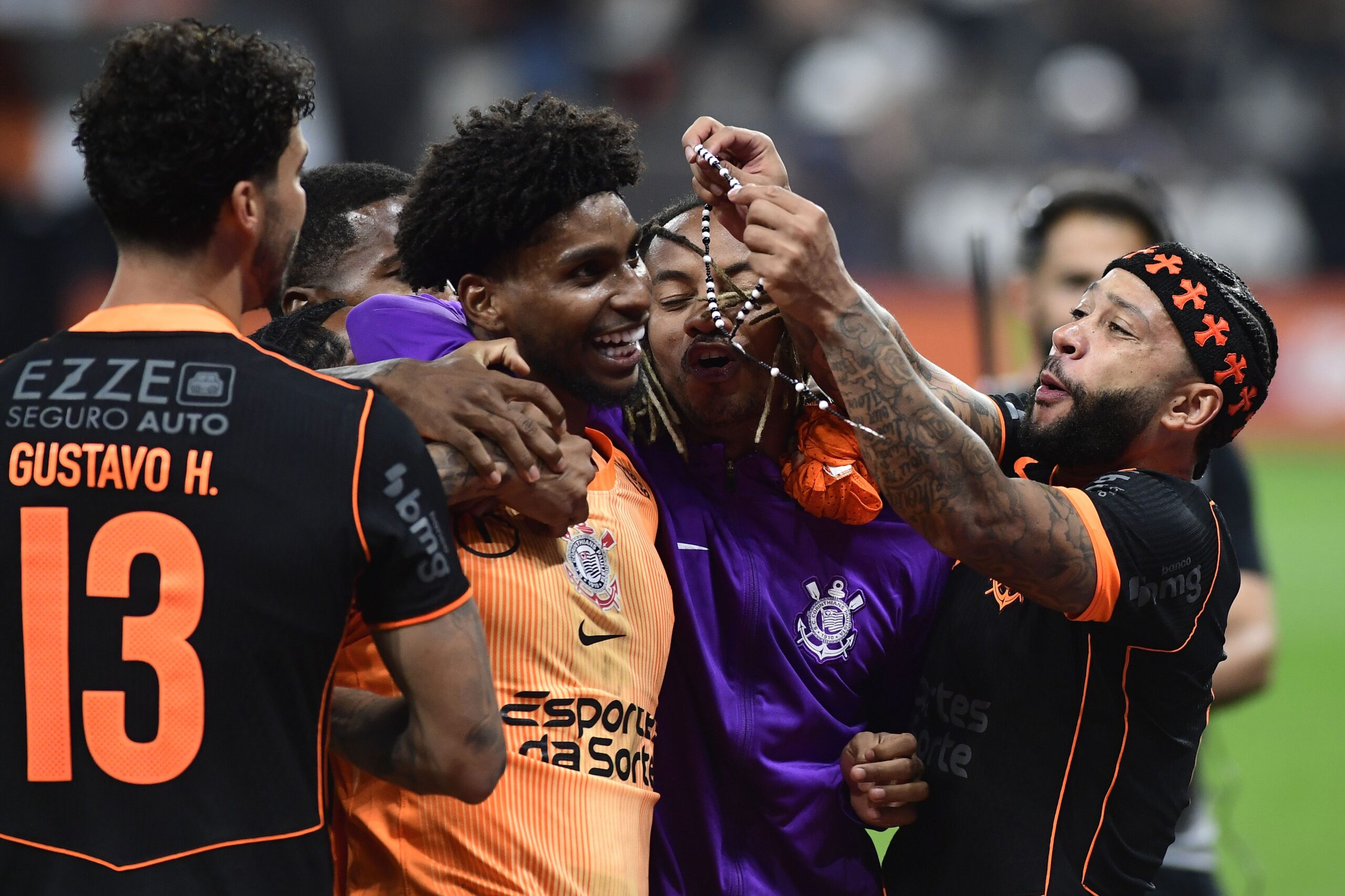 Corinthians, apoteótico, vai à final em um dos grandes jogos do ano