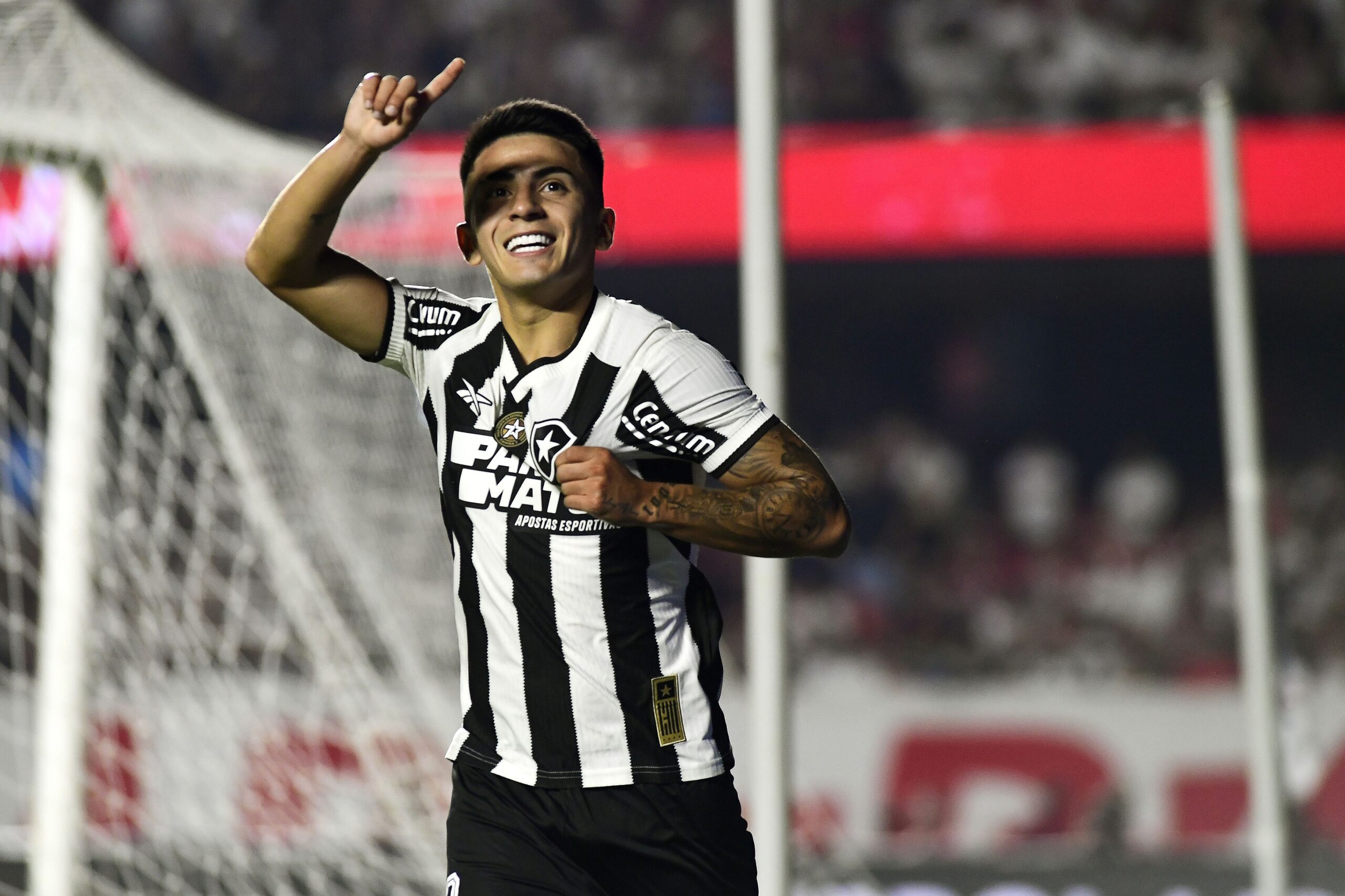 Botafogo é condenado a pagar R$ 114 milhões ao Atlanta United por Almada e corre risco de transferban