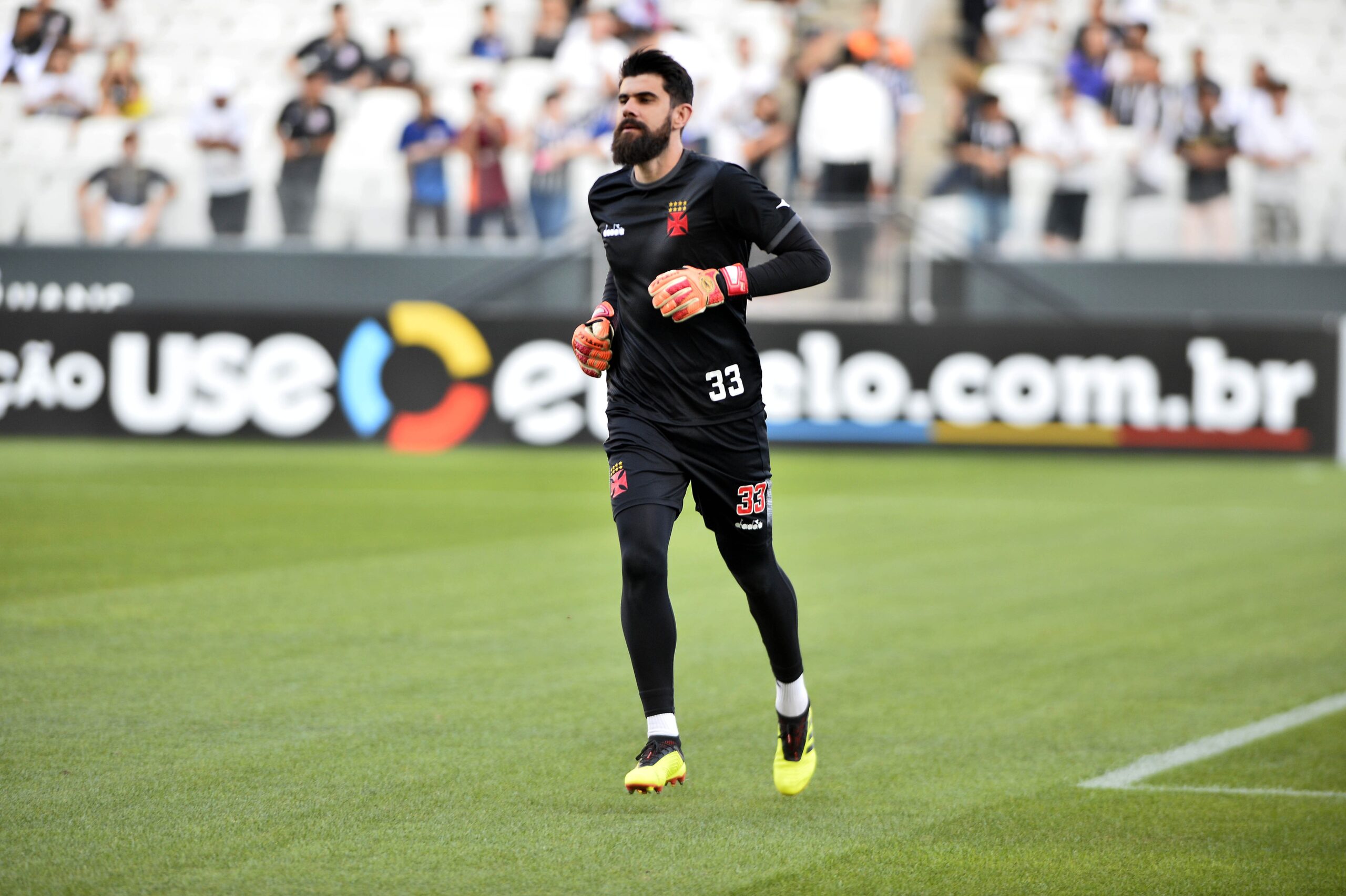 Fernando Miguel, ex-Vasco e Vitória, encerra carreira aos 40 anos: “A decisão mais difícil”