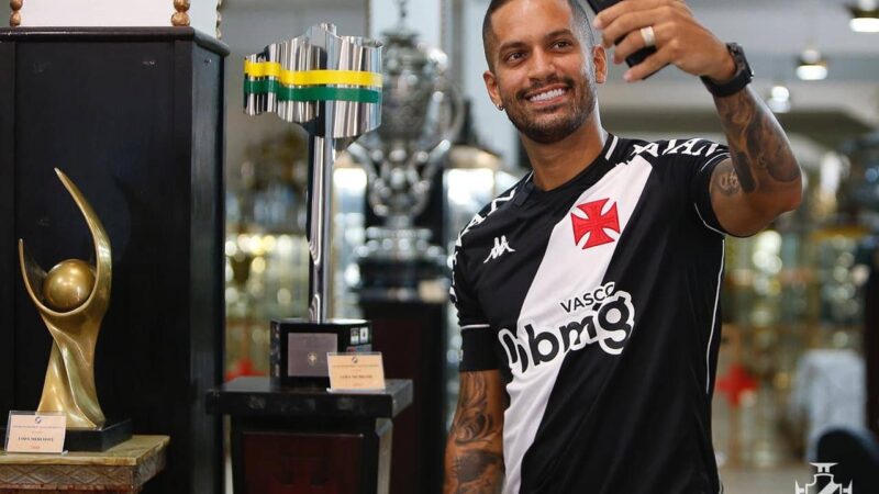 Campeão em 2011, Rômulo comenta vice do Vasco na Copa do Brasil: “Seguimos sem mágoas”