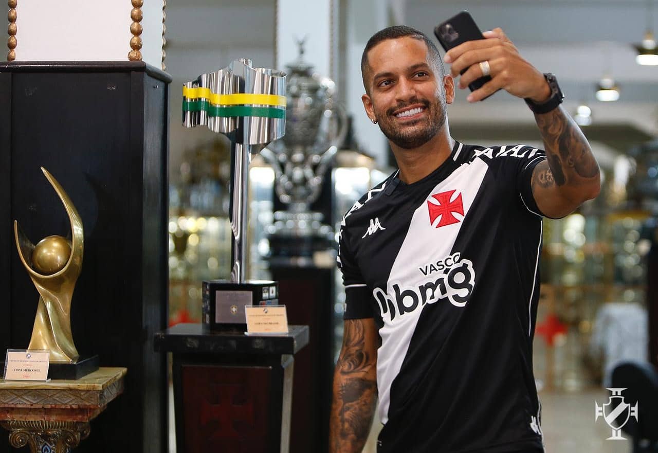 Campeão em 2011, Rômulo comenta vice do Vasco na Copa do Brasil: “Seguimos sem mágoas”