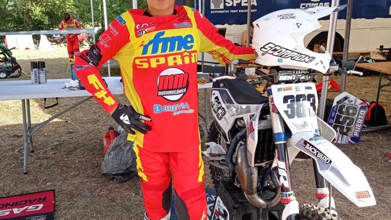 Piloto de motocross de 17 anos morre após acidente em treino na Espanha