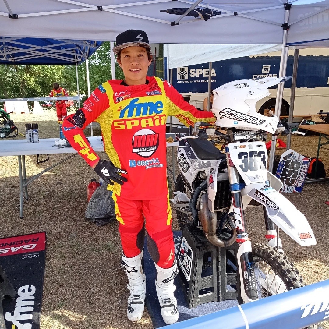 Piloto de motocross de 17 anos morre após acidente em treino na Espanha