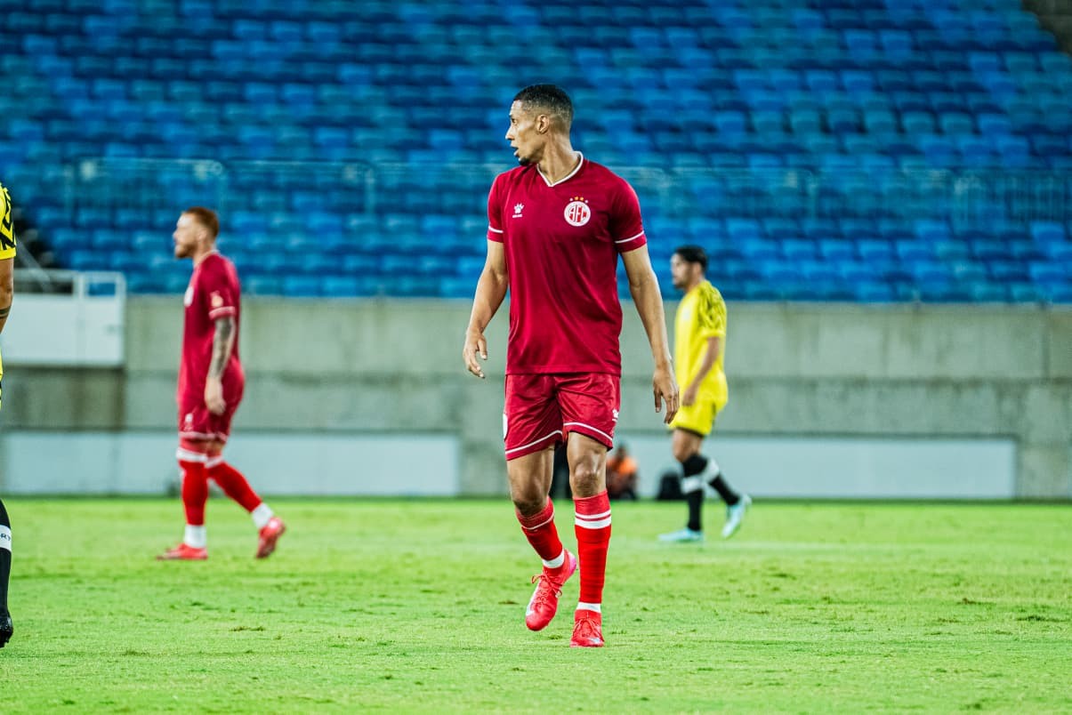 Salatiel tem pré-contrato com Caxias e só defende América-RN até abril