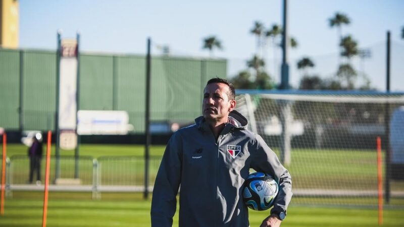 São Paulo inicia mudanças em funcionários do futebol e demite fisiologista e preparador físico