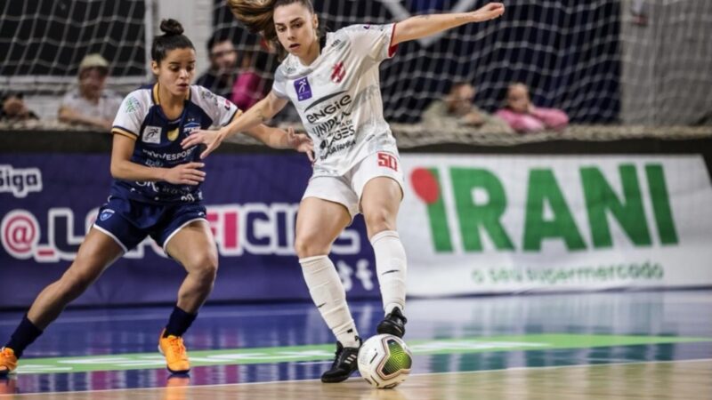 Leoas da Serra vence Stein Cascavel e larga em vantagem na final da Liga Feminina de Futsal