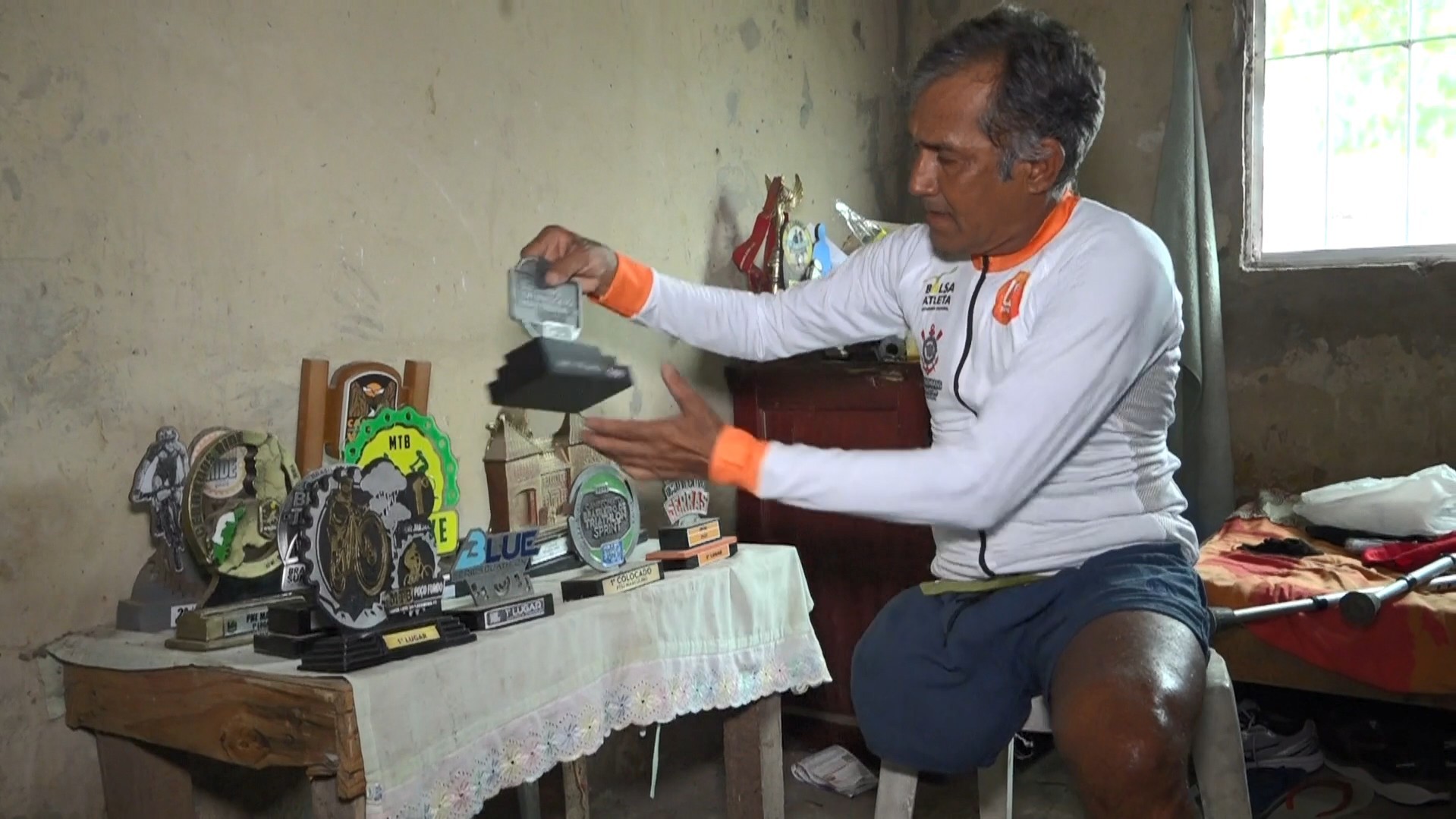 Aos 57 anos, paratriatleta acumula conquistas e usa esporte como motivação: “A vida é tão boa”