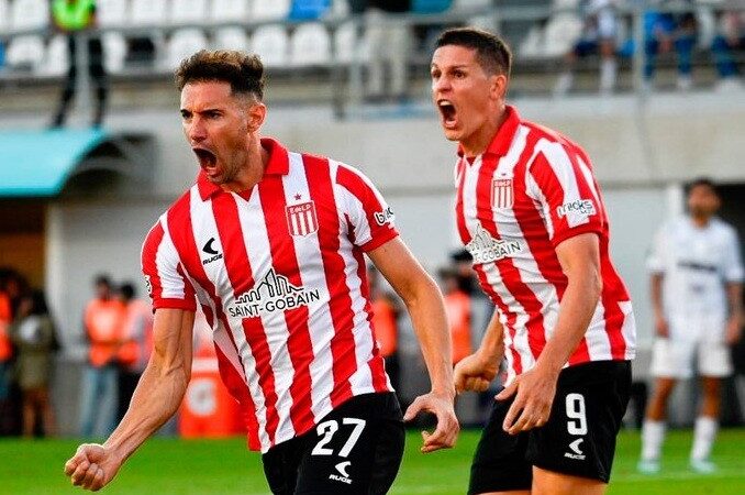 Com gol nos acréscimos, Estudiantes vence Platense e conquista Troféu dos Campeões na Argentina