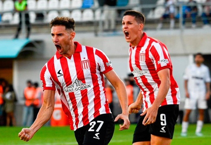 Com gol nos acréscimos, Estudiantes vence Platense e conquista Troféu dos Campeões na Argentina