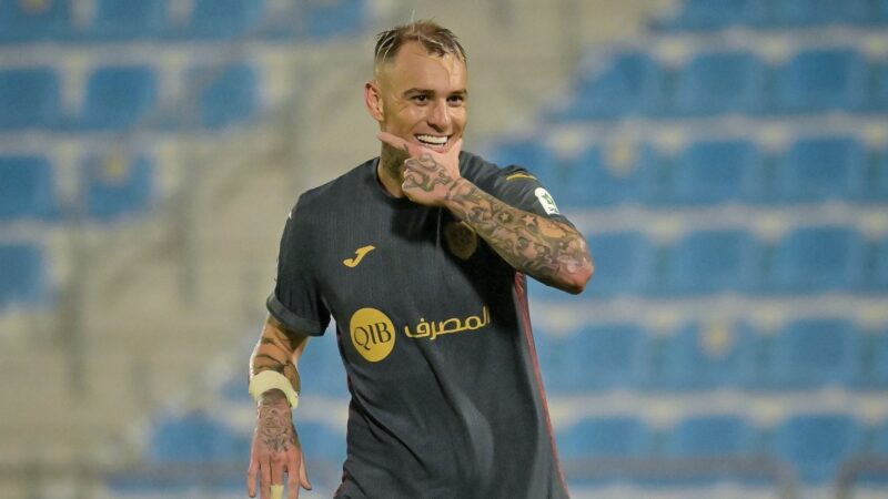 Al-Rayyan amplia contrato e valoriza Roger Guedes às vésperas de abertura da janela