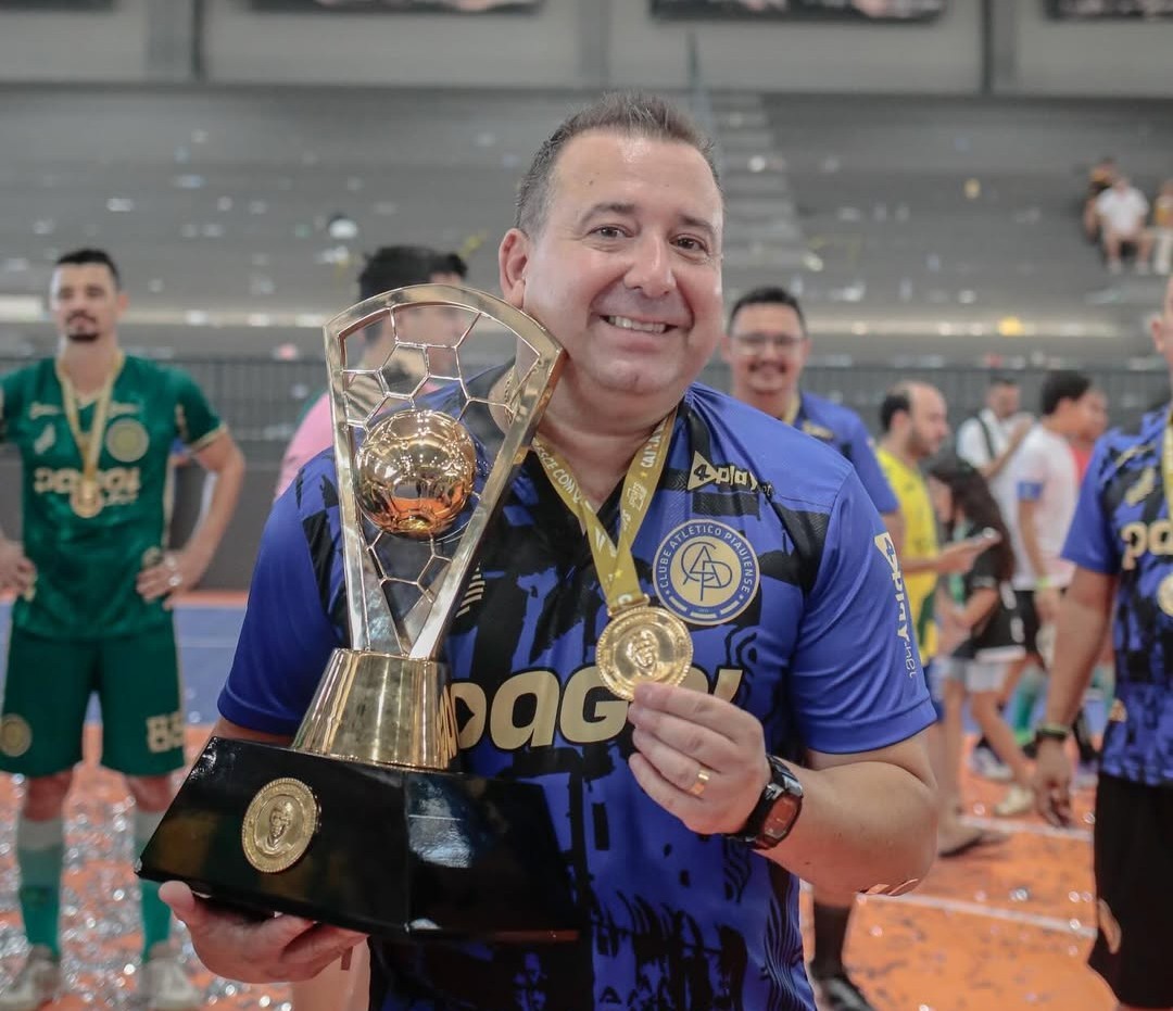 Atlético-PI oficializa renovação com o técnico André Bié para 2026 após título brasileiro de futsal
