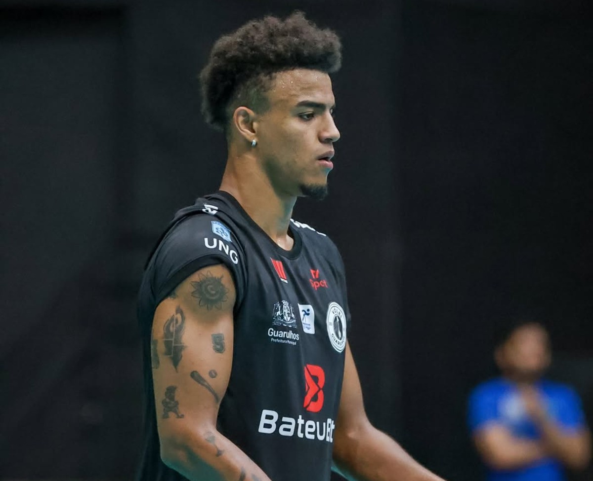 Jogador argentino diz que foi chamado de “macaco” por torcedor e registra B.O. após jogo da Superliga