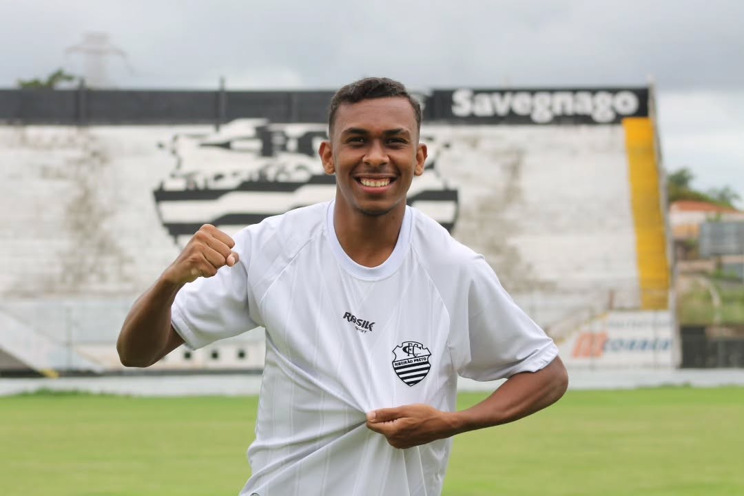 Comercial contrata meia ex-Capivariano