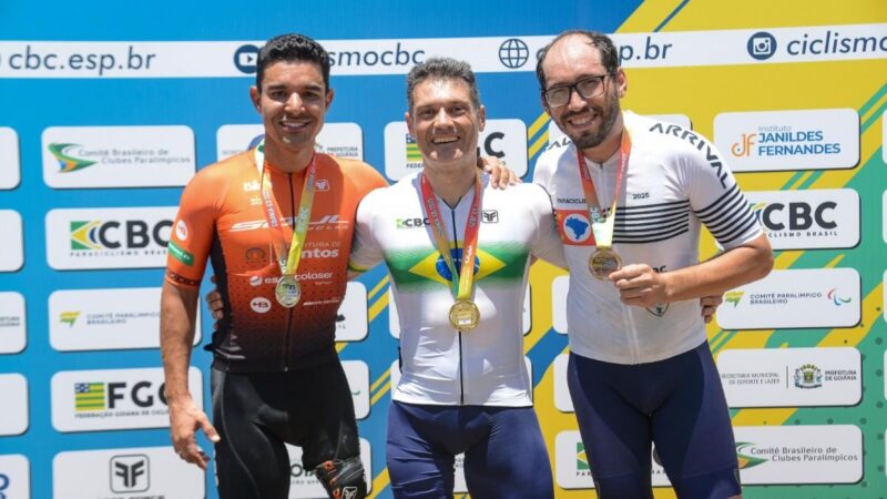 Equipe de Santos comemora títulos na Copa Brasil de Paraciclismo