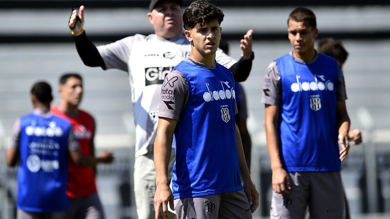 Ponte Preta recorre a soluções caseiras para suprir saídas no meio-campo
