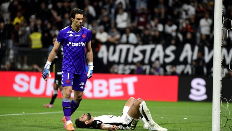 Final aberta: Corinthians erra muito, Vasco não aproveita