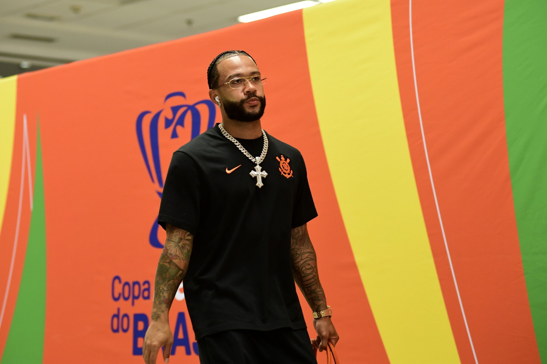 O que Memphis teve para não treinar com o Corinthians antes de final