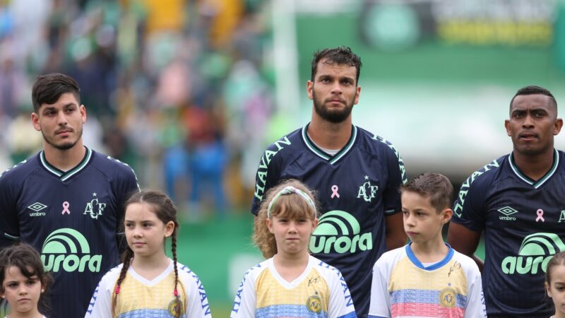Atacante revelado no Botafogo fecha com a Chape para a Série A