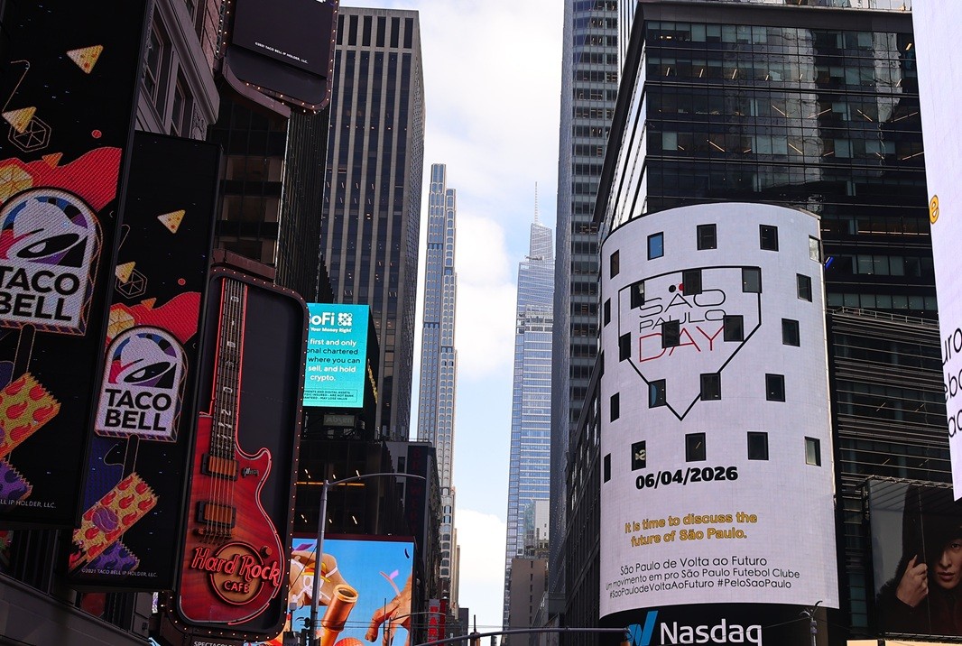 Empresário anuncia debate sobre o futuro do São Paulo em painel na Times Square, em Nova York