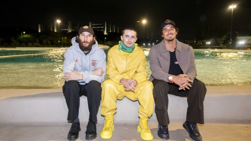Gabriel Medina recebe Timothée Chalamet em sua piscina de ondas em SP: “Conversa fluiu”