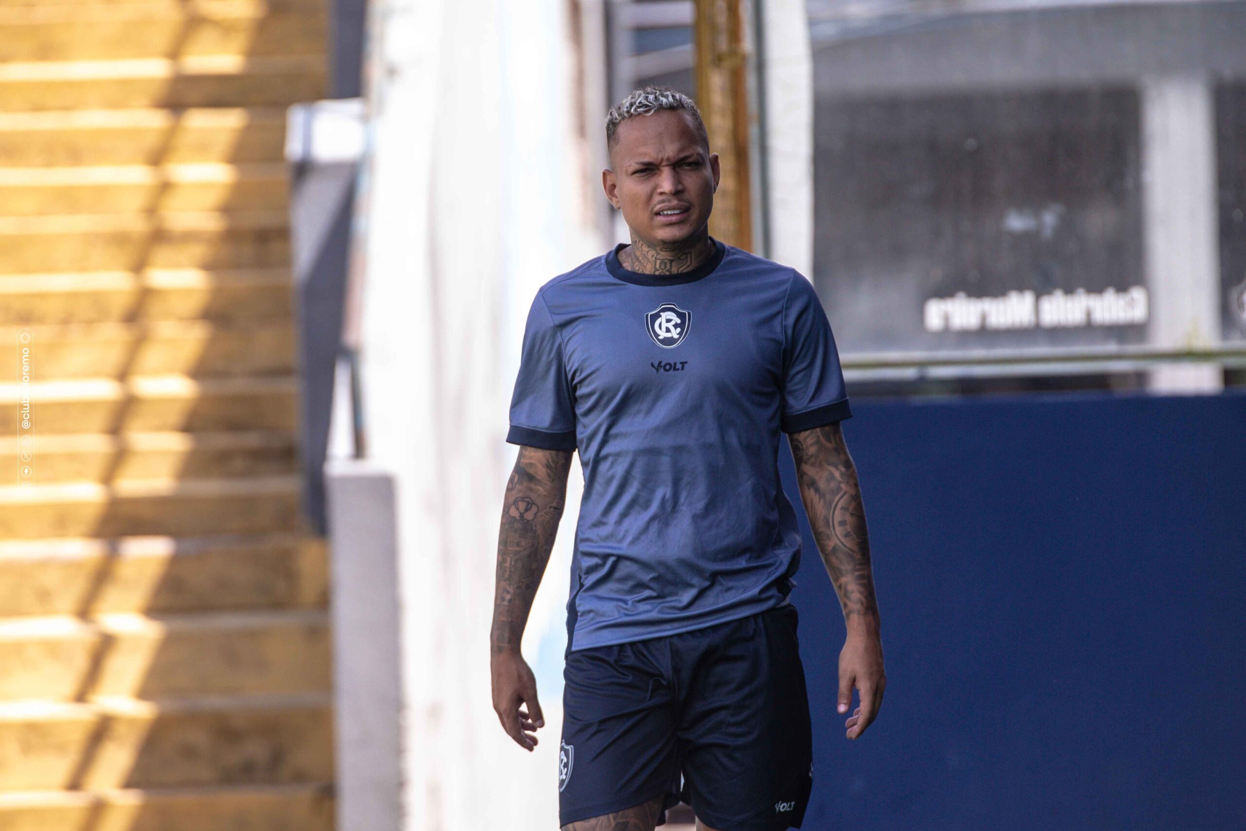 Vila Nova acerta a contratação do atacante Janderson