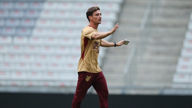 Técnico multicampeão pelo Athletico na base encara desafio no Paranaense: “Hora da verdade”